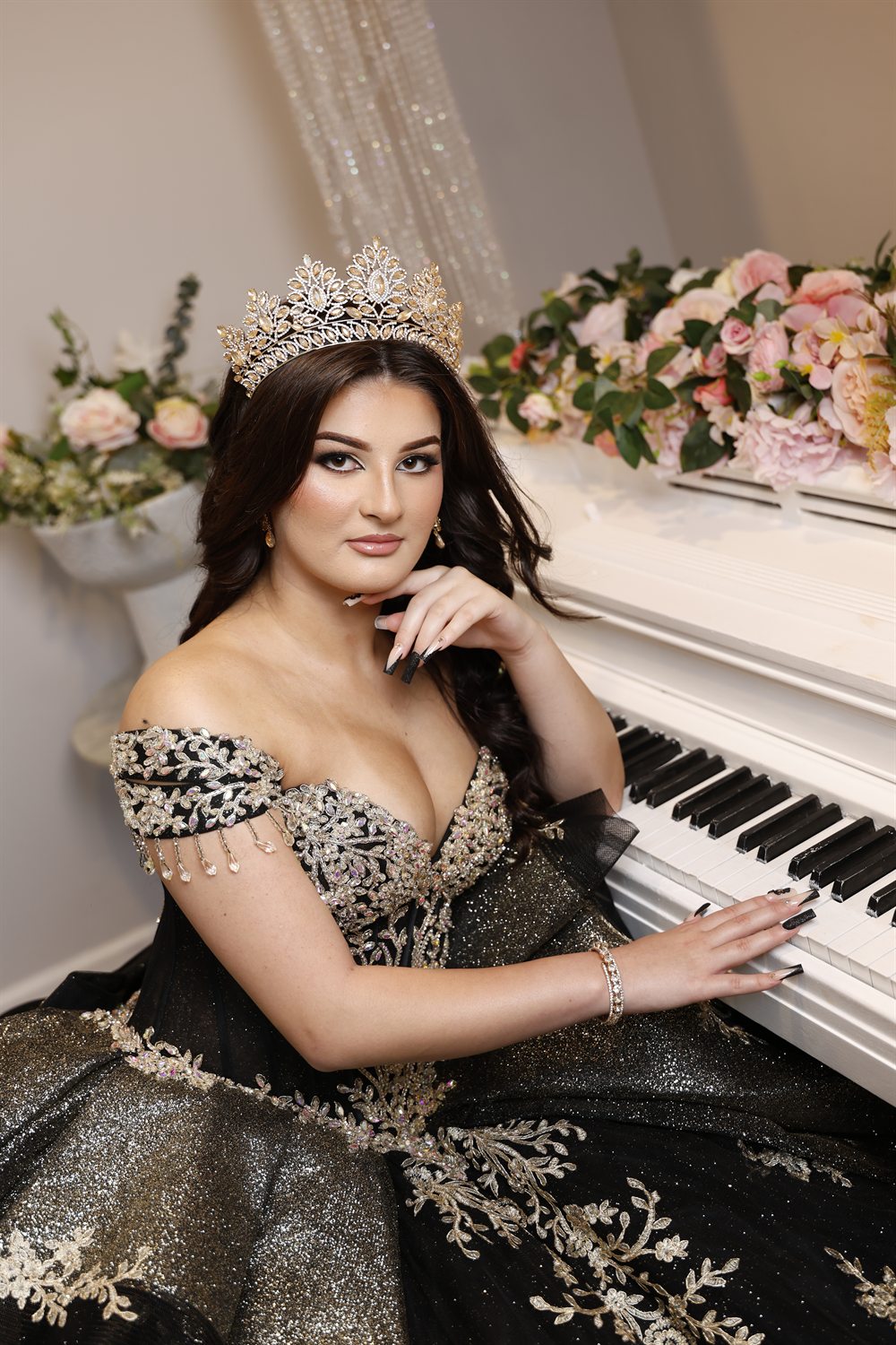 Isabella crowned at the white piano